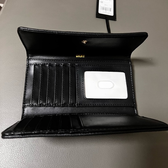 💲LOW START💲DKNY Black and Gray Textured Clutch - Picture 8 of 9